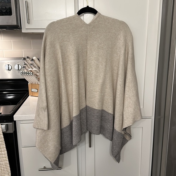 Anthropologie cardigan/ shawl . Excellent condition. - Picture 4 of 4